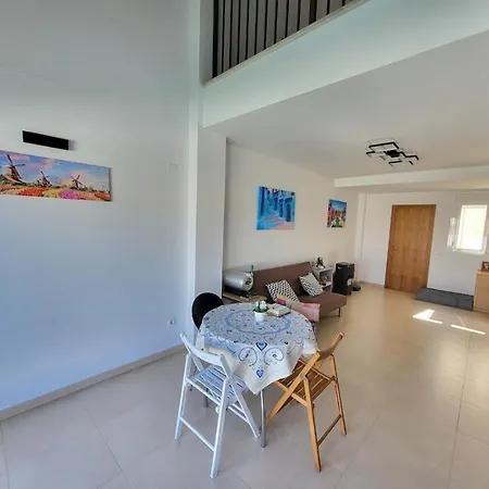Luminoso Atico Duplex Con Terraza De Cesped Homestay